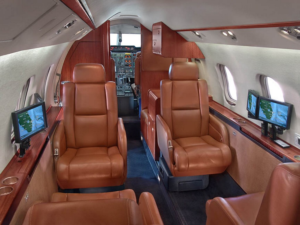 Jet55. Learjet 55 самолет. Лирджет 55. Самолёт Learjet 45 кабина. Learjet 28.